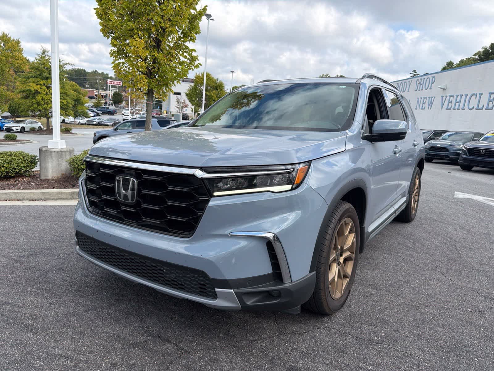 Used 2024 Honda Pilot Touring image 1
