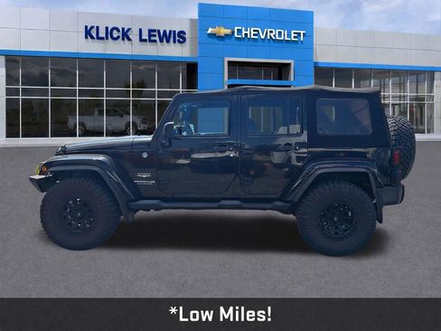 Used 2014 Jeep Wrangler Unlimited Sahara w/ Connectivity Group AWD/4WD image 4