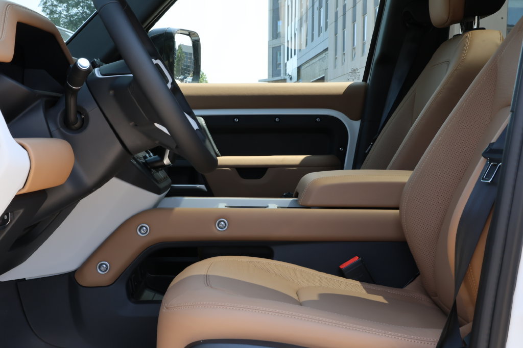 New 2026 Land Rover Defender 130 X-Dynamic SE AWD/4WD image 15
