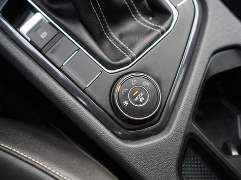 Used 2022 Volkswagen Tiguan SE R-Line image 55