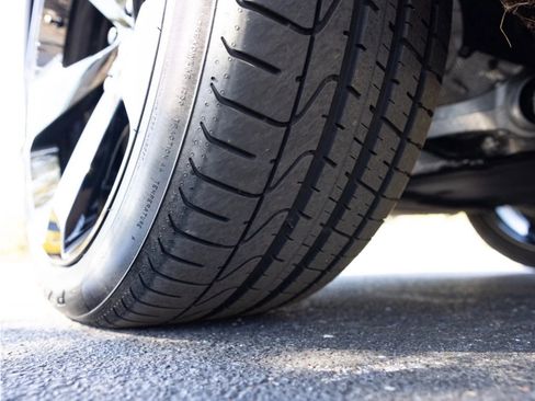 Certified 2024 Bentley Bentayga Extended Wheelbase image 93