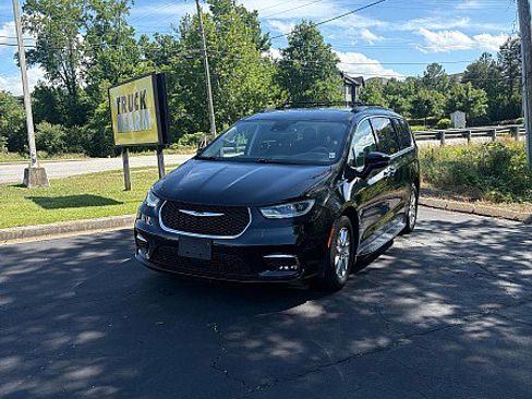 Used 2022 Chrysler Pacifica Touring-L FWD image 2
