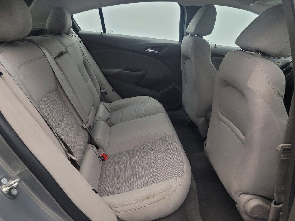 Used 2018 Chevrolet Cruze LT w/ Convenience Package FWD image 19