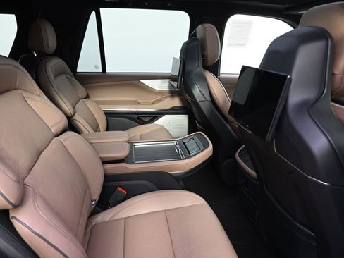 New 2026 Lincoln Navigator L Black Label AWD/4WD image 18