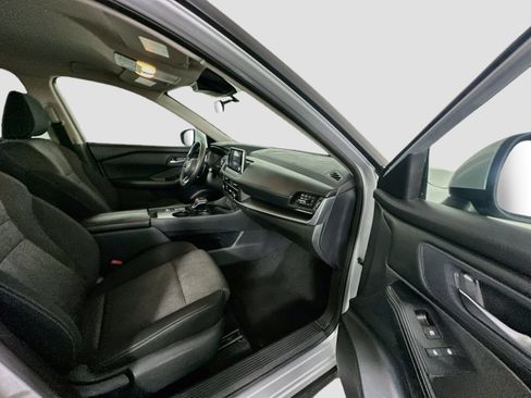 Used 2024 Nissan Rogue SV FWD image 30