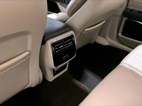 Used 2019 Lincoln Continental Select w/ Continental Climate Package image 10