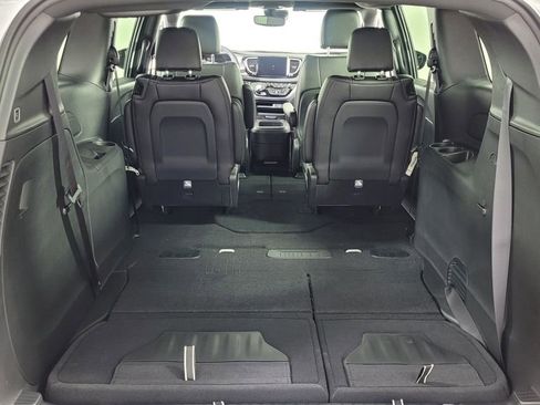 New 2026 Chrysler Pacifica Select image 10
