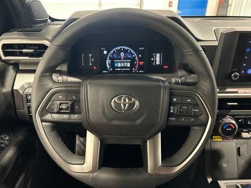 Used 2025 Toyota Tacoma SR5 AWD/4WD image 15