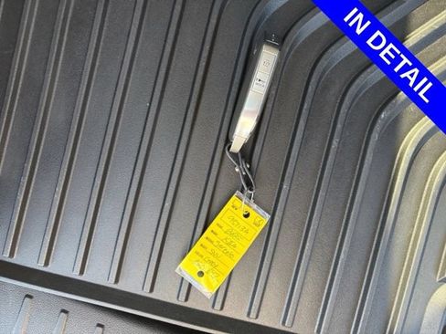 Used 2025 Kia Sorento S FWD image 17