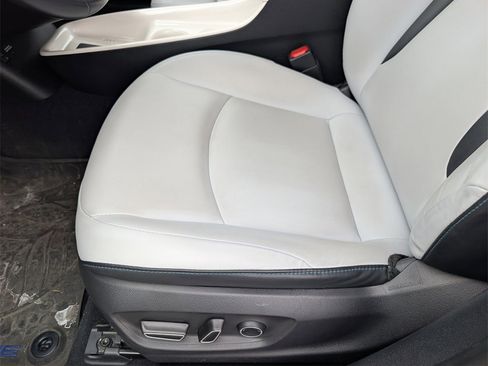 Used 2017 Toyota Prius Prime Premium image 13