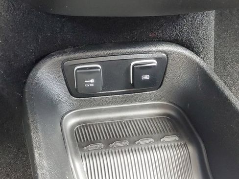 Used 2019 Chrysler Pacifica Limited w/ S Appearance Package FWD image 32