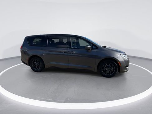 Used 2020 Chrysler Pacifica Touring w/ Advanced Safetytec Group image 17