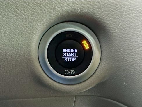 Used 2022 Chrysler Pacifica Touring-L FWD image 25