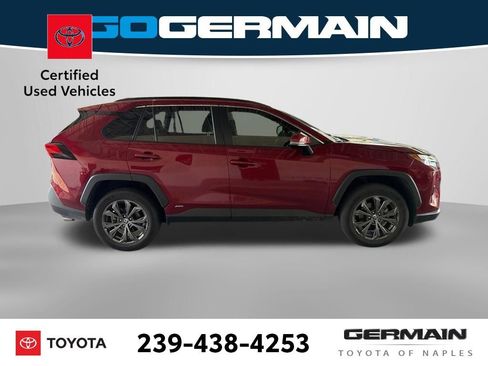 Used 2022 Toyota RAV4 XLE Premium image 9