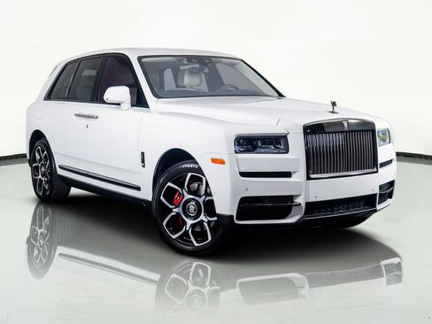 Used 2023 Rolls-Royce Cullinan Black Badge image 2