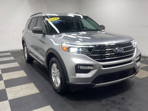 Used 2024 Ford Explorer XLT w/ Equipment Group 202A AWD/4WD image 22