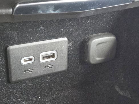 Used 2022 Cadillac XT4 Luxury w/ Cold Weather Package image 28