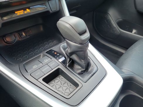 Used 2019 Toyota RAV4 XLE FWD image 28