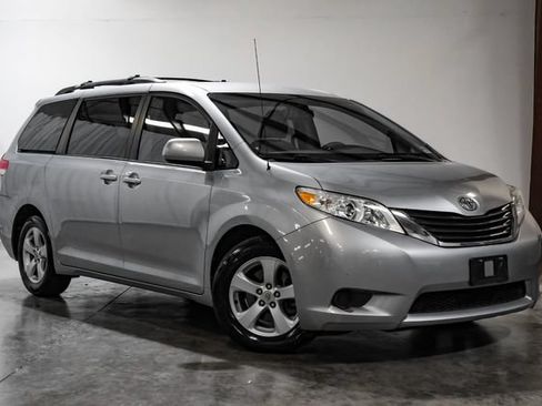 Used 2012 Toyota Sienna LE FWD image 10