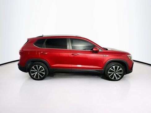 Used 2022 Volkswagen Taos SE w/ Panoramic Sunroof Package FWD image 10