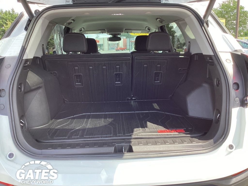 Used 2023 GMC Terrain SLE w/ Driver Convenience Package FWD image 11