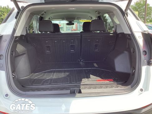 Used 2023 GMC Terrain SLE w/ Driver Convenience Package FWD image 11