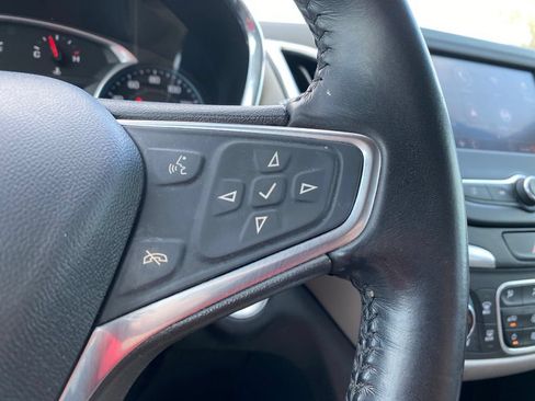 Used 2020 Chevrolet Equinox LT w/ Driver Convenience Package FWD image 31
