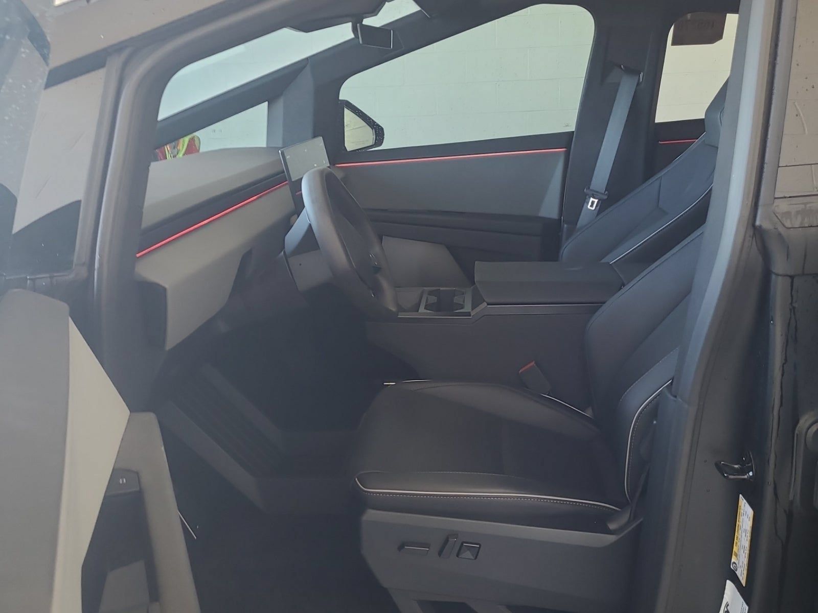Used 2025 Tesla Cybertruck AWD Crew Cab image 4