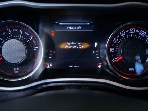 Used 2017 Dodge Challenger SXT Plus image 18