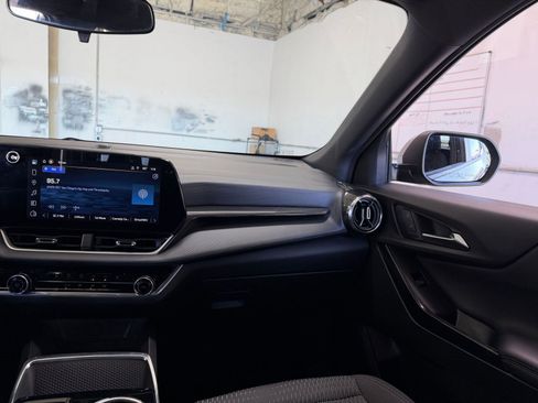 Used 2025 Chevrolet Equinox LT image 34