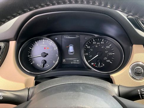 Used 2017 Nissan Rogue SV FWD image 25
