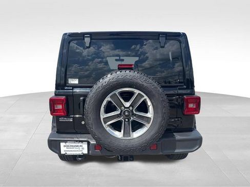 Used 2019 Jeep Wrangler Unlimited Sahara AWD/4WD image 4