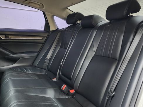 Used 2018 Honda Accord Touring image 18