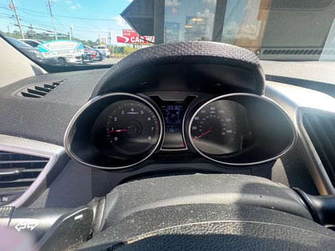 Used 2012 Hyundai Veloster w/ Style Pkg FWD image 10