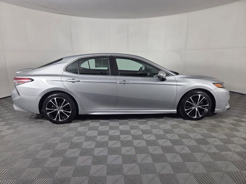 Used 2018 Toyota Camry SE FWD image 4