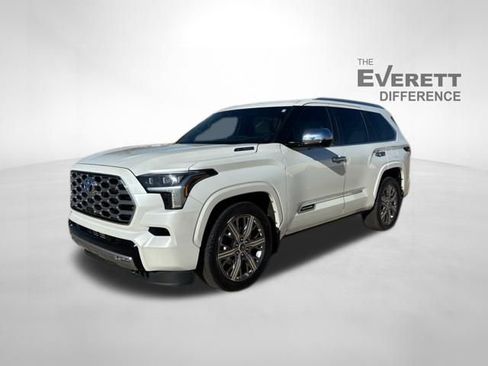 Used 2024 Toyota Sequoia Capstone image 3