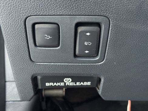 Used 2022 Ford F350 Lariat w/ Black Appearance Package image 31