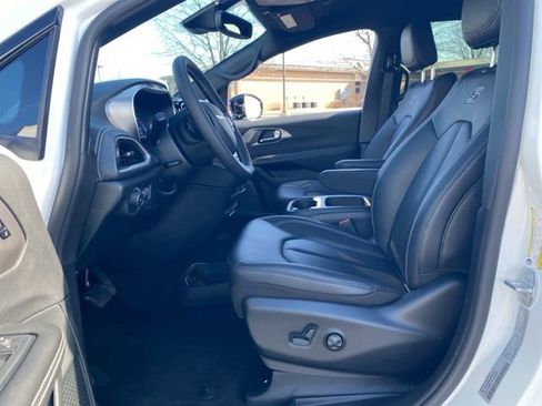 New 2026 Chrysler Pacifica Select image 20
