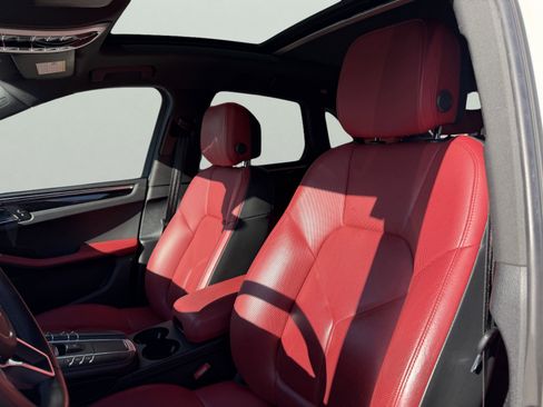 Used 2020 Porsche Macan image 25