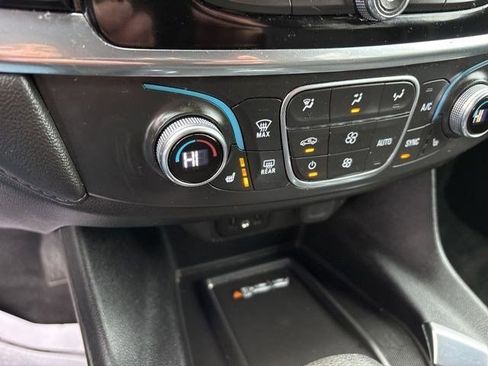 Used 2022 Chevrolet Traverse LT w/ LPO, Floor Liner Package image 25