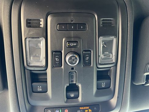 Used 2024 Chevrolet Suburban Z71 w/ Luxury Package image 22