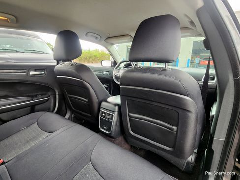 Used 2019 Chrysler 300 Touring w/ Sport Appearance Package image 15