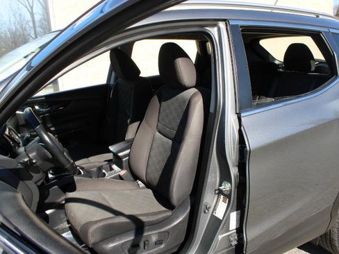 Used 2018 Nissan Rogue Sport SV w/ SV Technology Package image 11