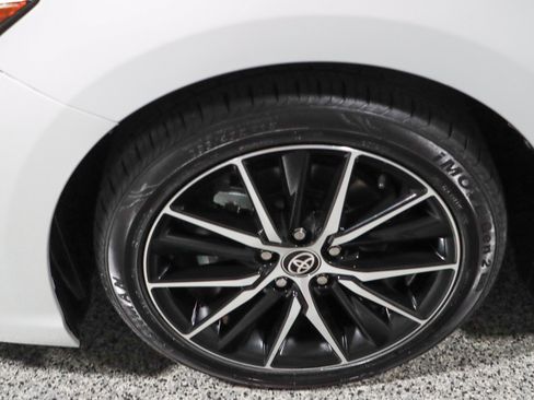 Used 2024 Toyota Camry SE FWD image 11
