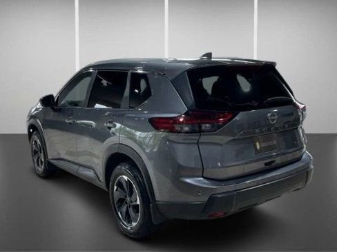 Used 2024 Nissan Rogue SV w/ SV Premium Package FWD image 7