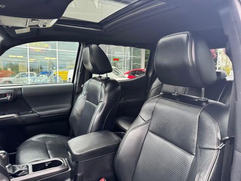 Used 2021 Toyota Tacoma SR5 AWD/4WD image 10