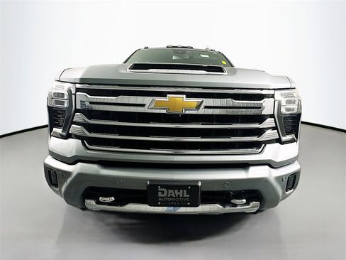 Used 2024 Chevrolet Silverado 2500 High Country image 2