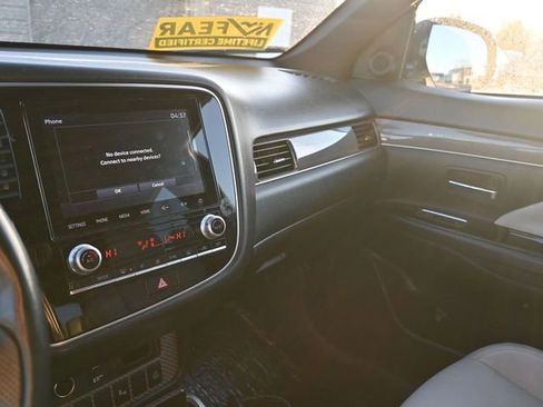 Used 2022 Mitsubishi Outlander 4WD Plug-In Hybrid image 22