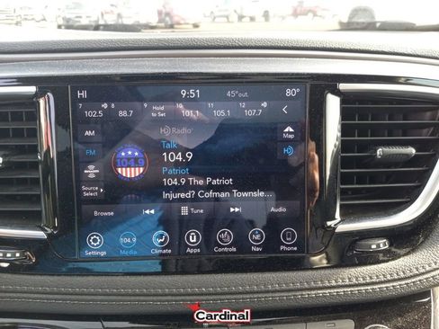 Used 2018 Chrysler Pacifica Limited image 39