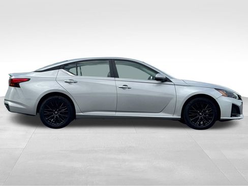 Used 2025 Nissan Altima 2.5 SV w/ SV Special Edition Package AWD/4WD image 8